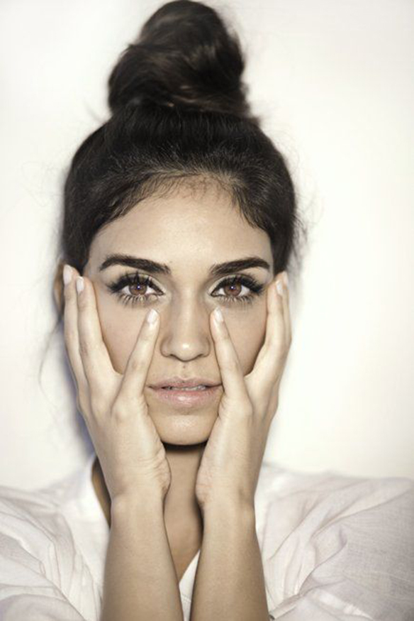 15-colgadas-de-una-percha-maquillaje-make-up-fw-oi-fall-winter-15-16-ojos-perfilados-pestañas-xl-eyelashes-outlined-eyes-2