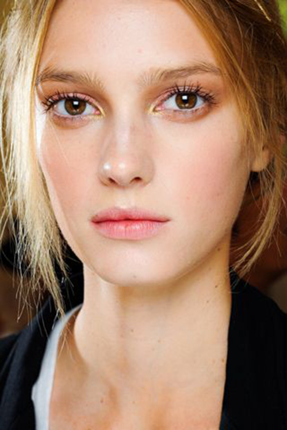 15-colgadas-de-una-percha-maquillaje-make-up-fw-oi-fall-winter-15-16-sombras-anaranjadas-y-nude-nude-and-orange-shadows-4