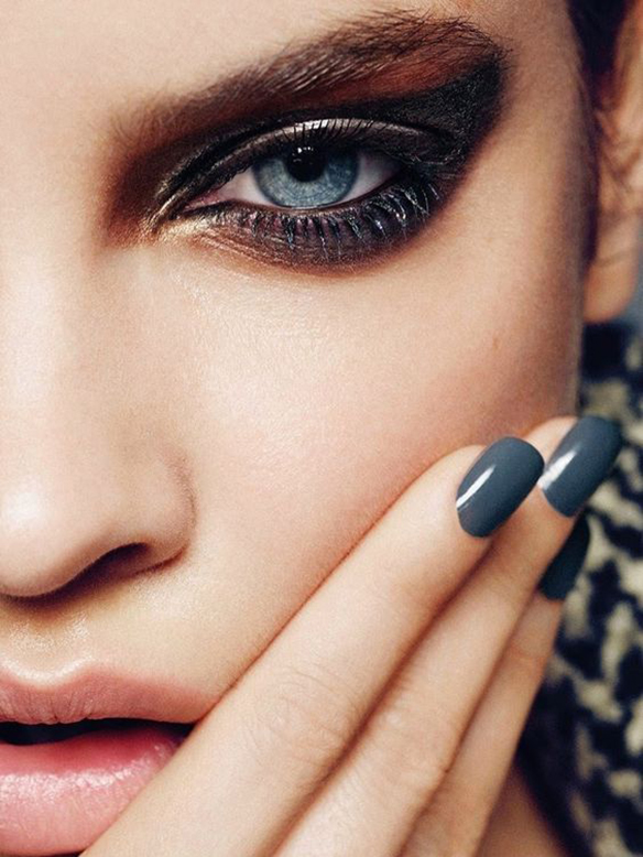 15-colgadas-de-una-percha-maquillaje-make-up-fw-oi-fall-winter-15-16-uñas-oscuras-dark-nails-6