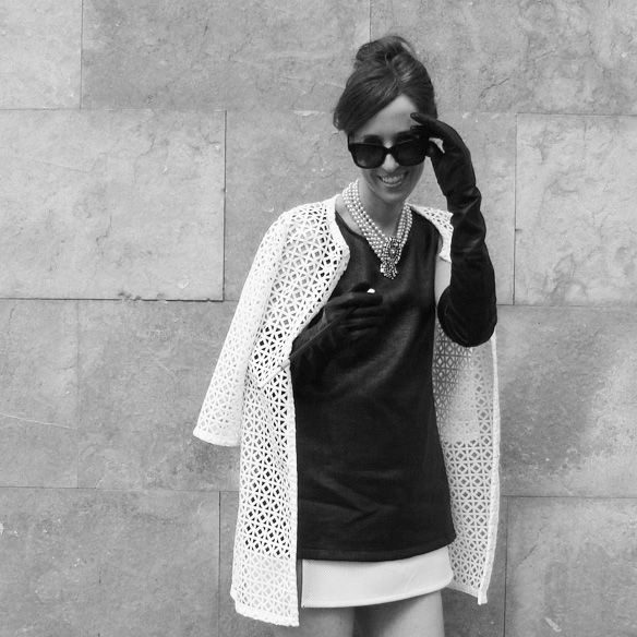 15-colgadas-de-una-percha-marta-r-carnaval-carnival-audrey-hepburn-disfraz-costume-2