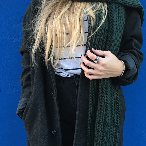 15-colgadas-de-una-percha-mom-jeans-bambas-trainers-ethnic-bag-bolso-etnico-bufanda-scarf-anna-duarte-3