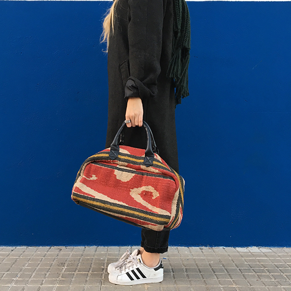 15-colgadas-de-una-percha-mom-jeans-bambas-trainers-ethnic-bag-bolso-etnico-bufanda-scarf-anna-duarte-4