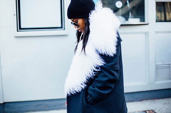 15-colgadas-de-una-percha-nyfw-street-style-new-york-fashion-week-estilo-style-outfits-looks-10