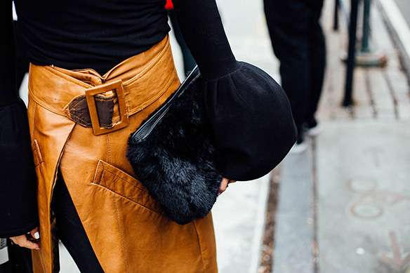 15-colgadas-de-una-percha-nyfw-street-style-new-york-fashion-week-estilo-style-outfits-looks-12