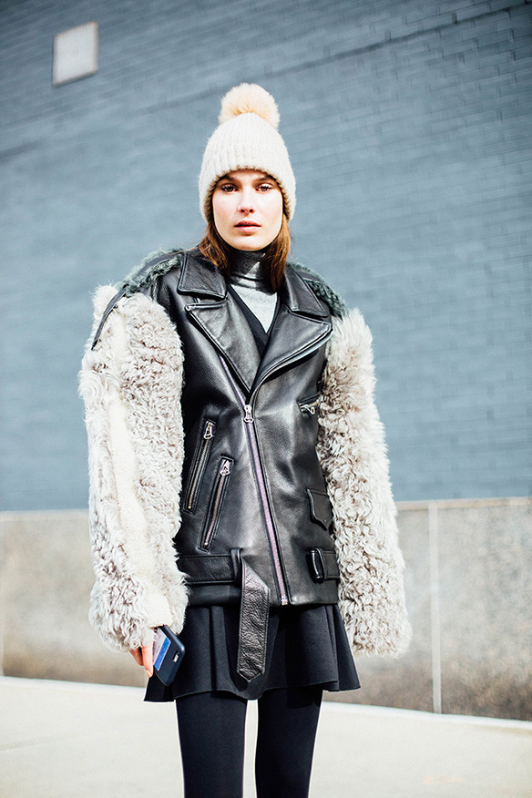 15-colgadas-de-una-percha-nyfw-street-style-new-york-fashion-week-estilo-style-outfits-looks-13