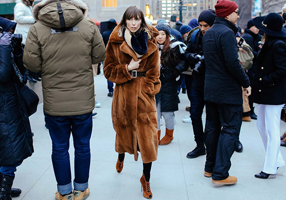 15-colgadas-de-una-percha-nyfw-street-style-new-york-fashion-week-estilo-style-outfits-looks-38