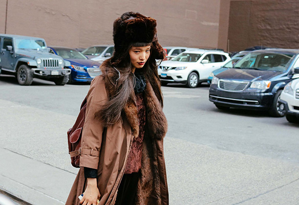 15-colgadas-de-una-percha-nyfw-street-style-new-york-fashion-week-estilo-style-outfits-looks-40