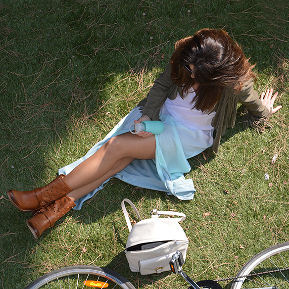 15-colgadas-de-una-percha-alicia-alvarez-botellas-bkr-bottles-de-grupens-com-deporte-sports-agua-water-bici-fin-de-semana-1