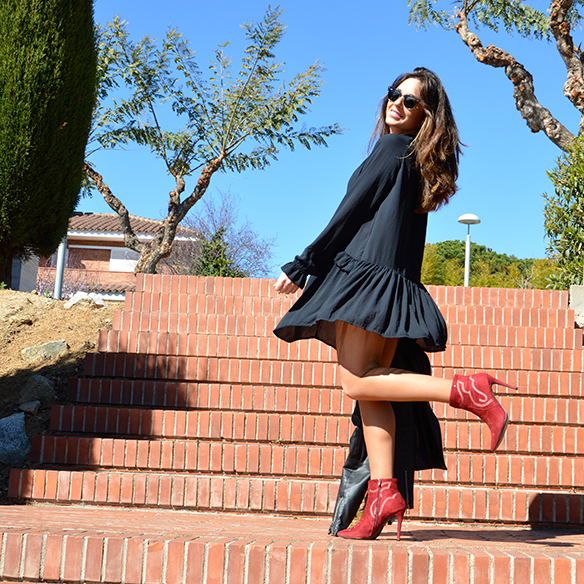 15-colgadas-de-una-percha-alicia-alvarez-resort-2016-entretiempo-halftime-vestido-dress-botines-booties-1