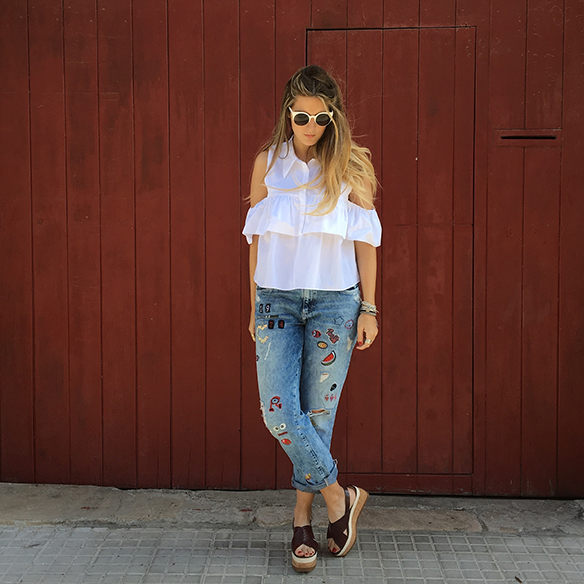 15-colgadas-de-una-percha-anna-duarte-must-have-ss-16-pv-2016-customized-jeans-customizados-hombros-al-aire-bare-shoulders-1