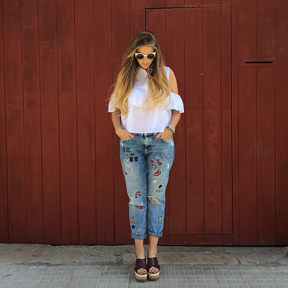 15-colgadas-de-una-percha-anna-duarte-must-have-ss-16-pv-2016-customized-jeans-customizados-hombros-al-aire-bare-shoulders-10