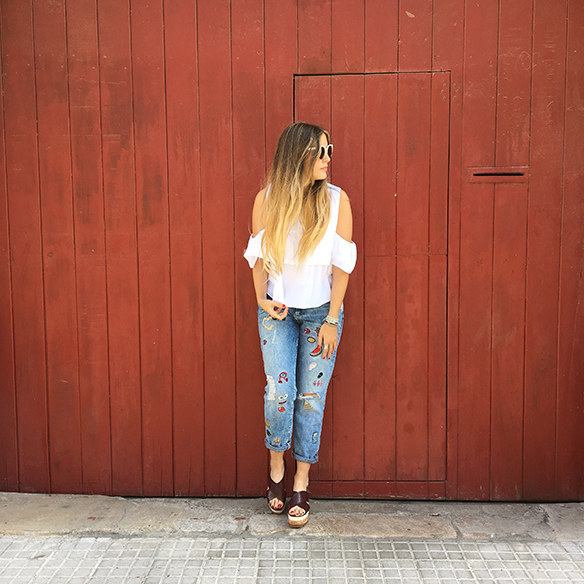 15-colgadas-de-una-percha-anna-duarte-must-have-ss-16-pv-2016-customized-jeans-customizados-hombros-al-aire-bare-shoulders-7