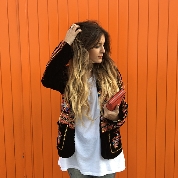 15-colgadas-de-una-percha-anna-duarte-resort-2016-entretiempo-chaqueta-jacket-jeans-bambas-trainers-5