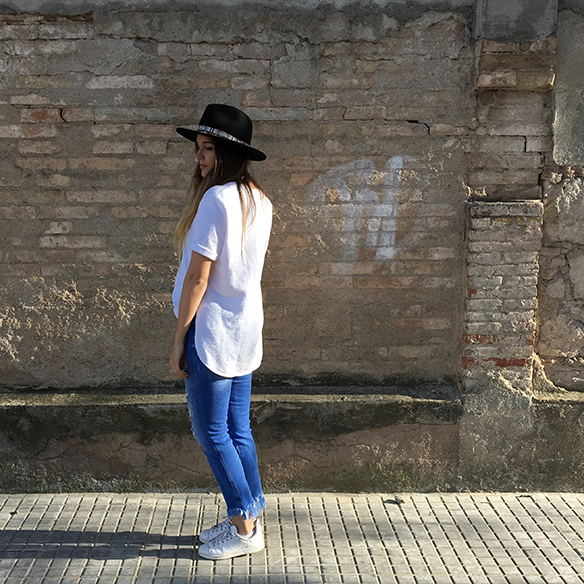 15-colgadas-de-una-percha-anna-duarte-resort-2016-entretiempo-mid-season-cropped-fringed-jeans-tejanos-flecos-sombrero-etnico-ethnic-folk-hat-8