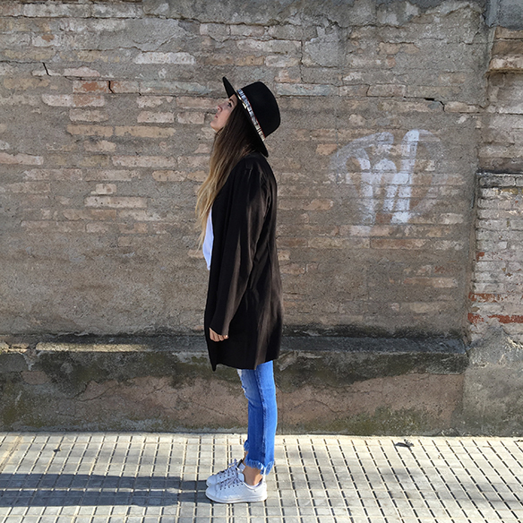 15-colgadas-de-una-percha-anna-duarte-resort-2016-entretiempo-mid-season-cropped-fringed-jeans-tejanos-flecos-sombrero-etnico-ethnic-folk-hat-9