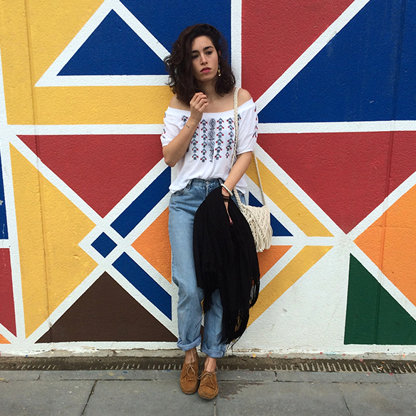 15-colgadas-de-una-percha-blanche-entretiempo-mid-season-levis-kimono-bolso-crochet-bag-2