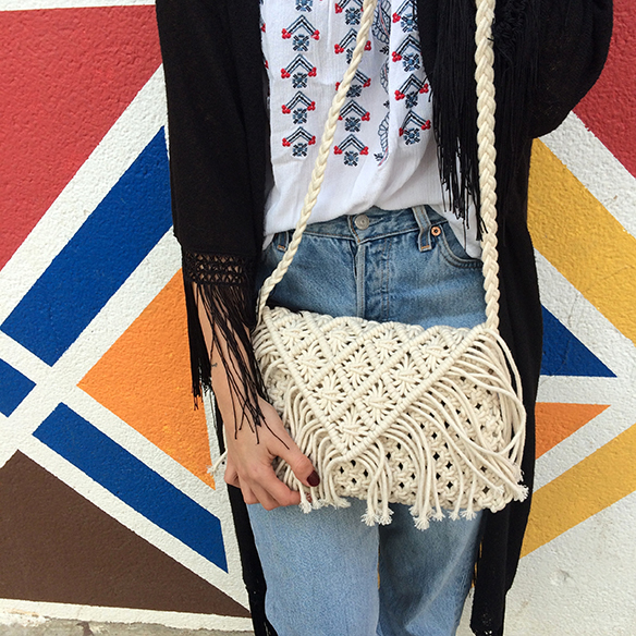15-colgadas-de-una-percha-blanche-entretiempo-mid-season-levis-kimono-bolso-crochet-bag-6