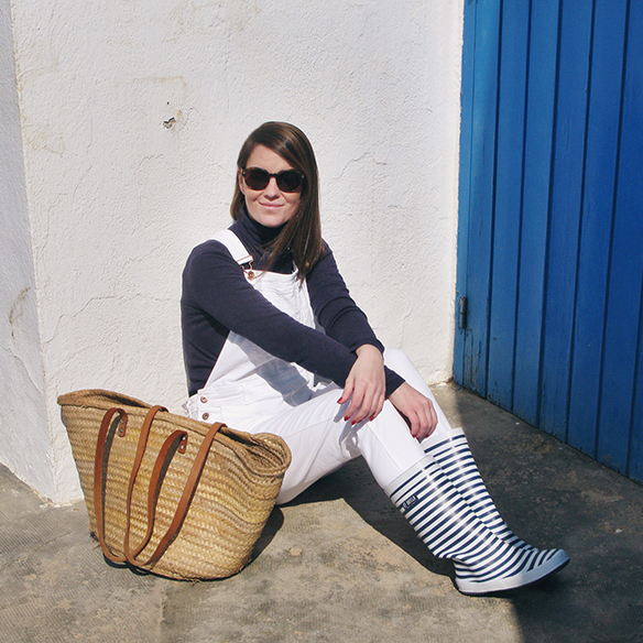 15-colgadas-de-una-percha-carla-kissler-entretiempo-mid-season-botas-de-agua-wellington-boots-peto-dungarees-rayas-stripes-marinero-navy-sailor-5