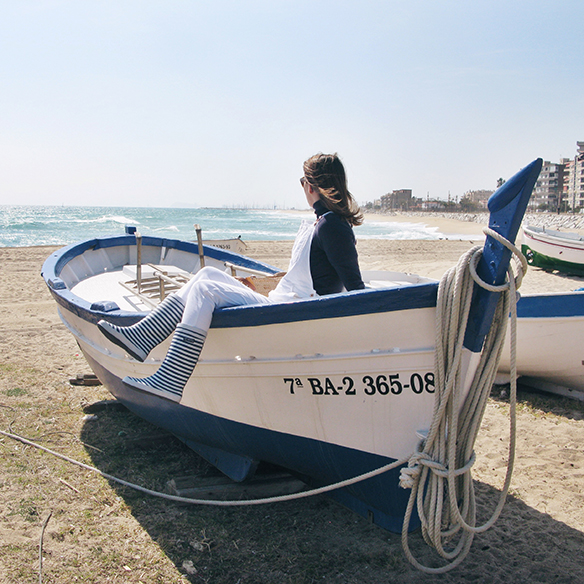 15-colgadas-de-una-percha-carla-kissler-entretiempo-mid-season-botas-de-agua-wellington-boots-peto-dungarees-rayas-stripes-marinero-navy-sailor-6