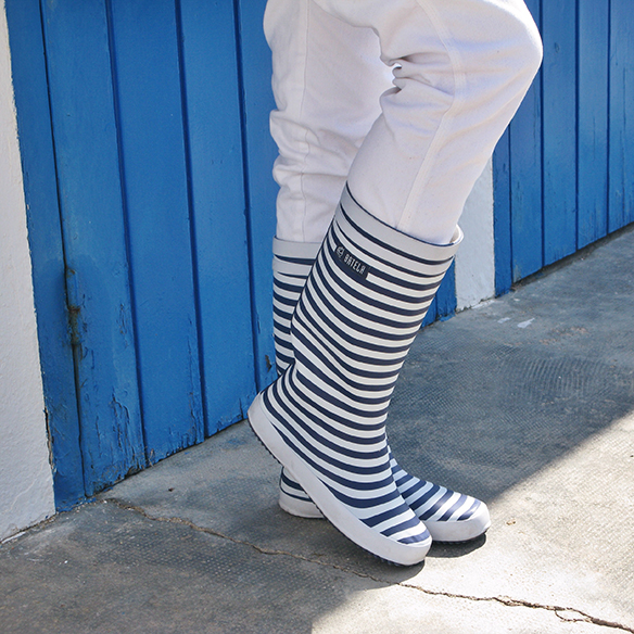 15-colgadas-de-una-percha-carla-kissler-entretiempo-mid-season-botas-de-agua-wellington-boots-peto-dungarees-rayas-stripes-marinero-navy-sailor-9