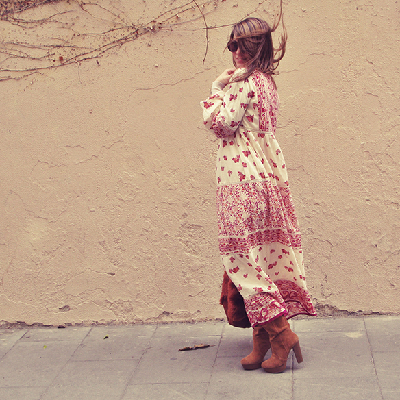 15-colgadas-de-una-percha-carla-kissler-maxi-vestido-boho-dress-invierno-winter-cuello-alto-turtleneck-aros-hoops-2