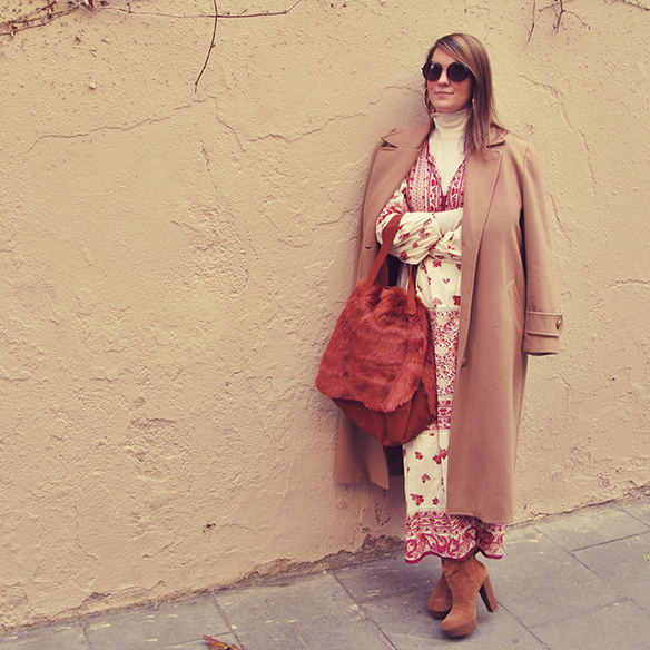 15-colgadas-de-una-percha-carla-kissler-maxi-vestido-boho-dress-invierno-winter-cuello-alto-turtleneck-aros-hoops-6