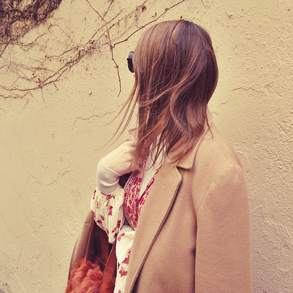 15-colgadas-de-una-percha-carla-kissler-maxi-vestido-boho-dress-invierno-winter-cuello-alto-turtleneck-aros-hoops-7