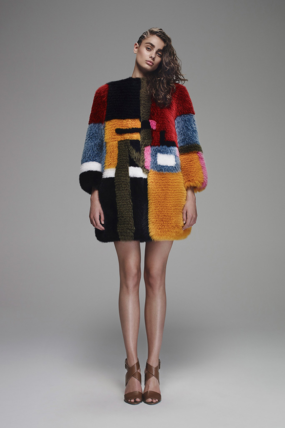 15-colgadas-de-una-percha-coleccion-resort-collection-2016-fendi-4