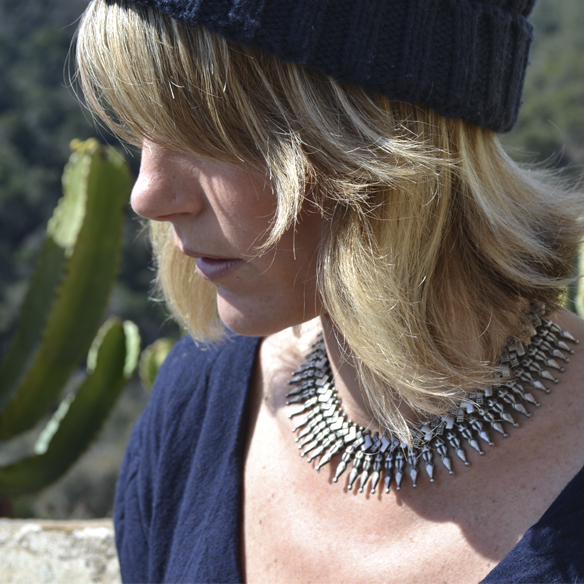 15-colgadas-de-una-percha-gina-carreras-resort-2016-entretiempo-mid-season-gorrito-beanie-botas-afelpadas-plush-boots-poncho-crop-top-georgina-carreras-barcelona-7