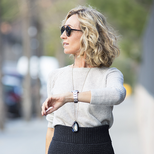 15-colgadas-de-una-percha-maica-jau-gris-grey-falda-skirt-fondo-de-armario-closet-basics-chaqueta-cuero-leather-jacket-2