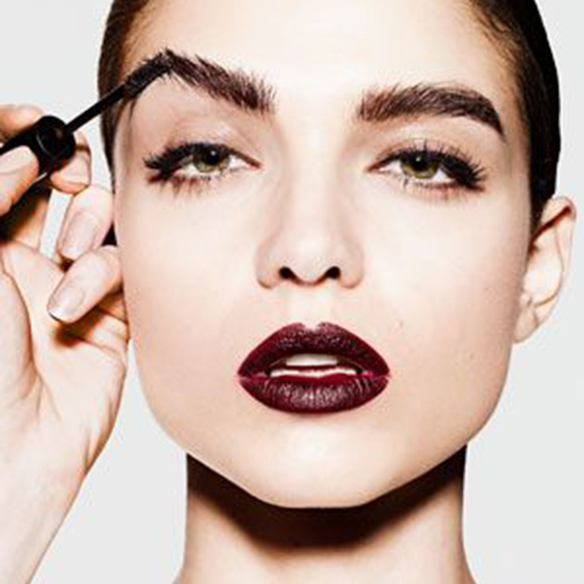 15-colgadas-de-una-percha-maquillaje-make-up-fw-oi-fall-winter-15-16-cejas-eyebrows-portada