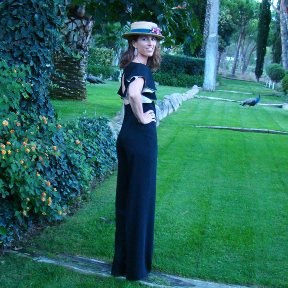 15-colgadas-de-una-percha-marta-r-resort-2016-entretiempo-halftime-mono-jumpsuit-volantes-riffles-bodas-weddings-canotier-1