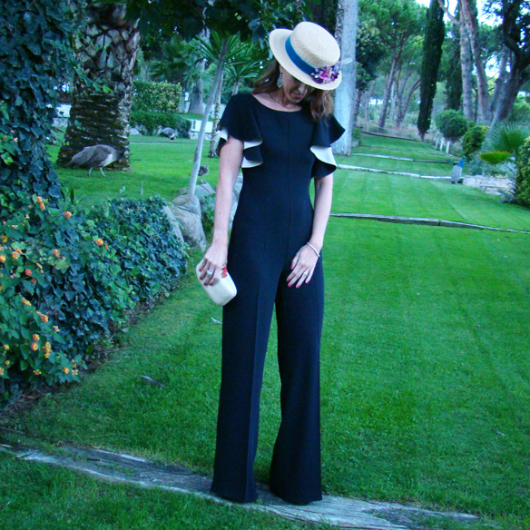 15-colgadas-de-una-percha-marta-r-resort-2016-entretiempo-halftime-mono-jumpsuit-volantes-riffles-bodas-weddings-canotier-3