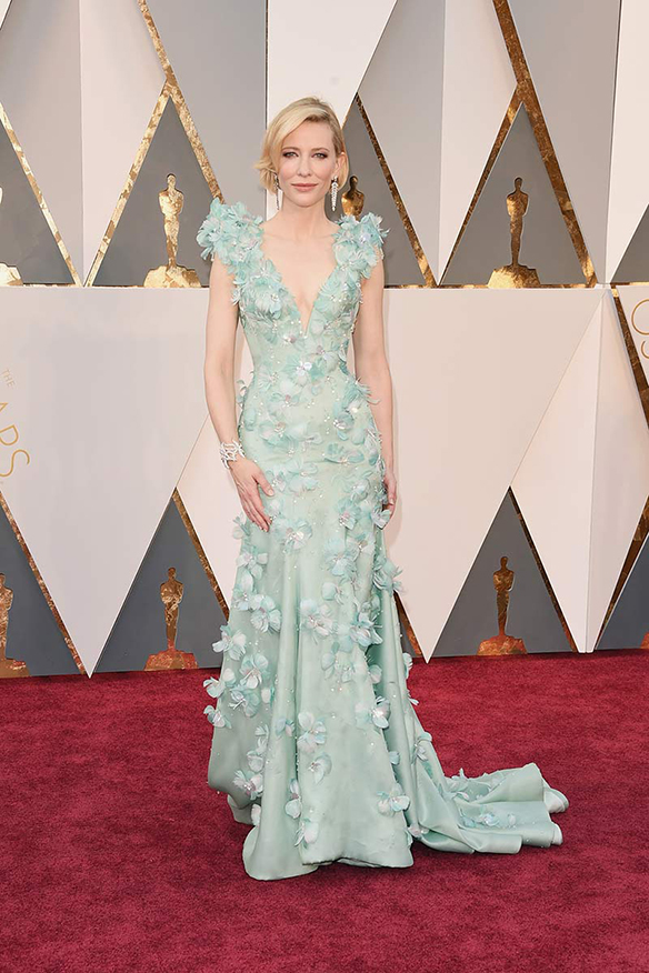 15-colgadas-de-una-percha-oscars-2016-no-estan-mal-actriz-actress-cate-blanchett
