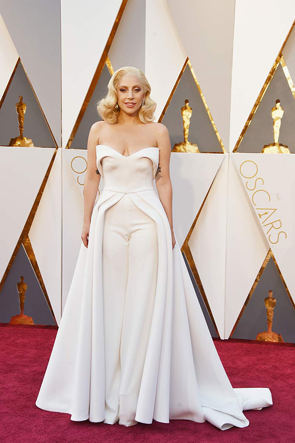 15-colgadas-de-una-percha-oscars-2016-no-estan-mal-actriz-actress-lady-gaga