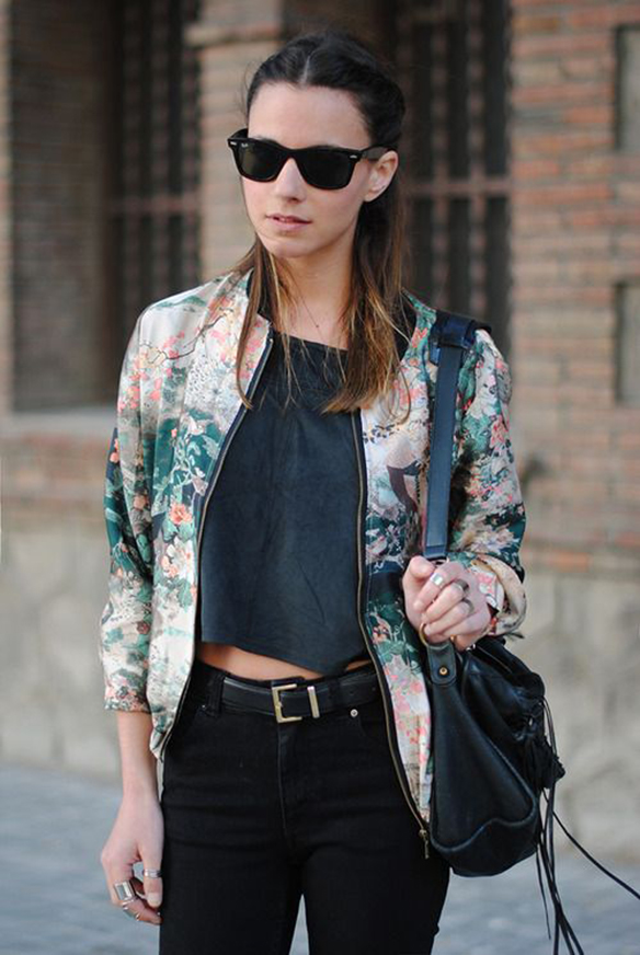 15-colgadas-de-una-percha-15-looks-we-love-outfits-bombers-chaqueta-bomber-10