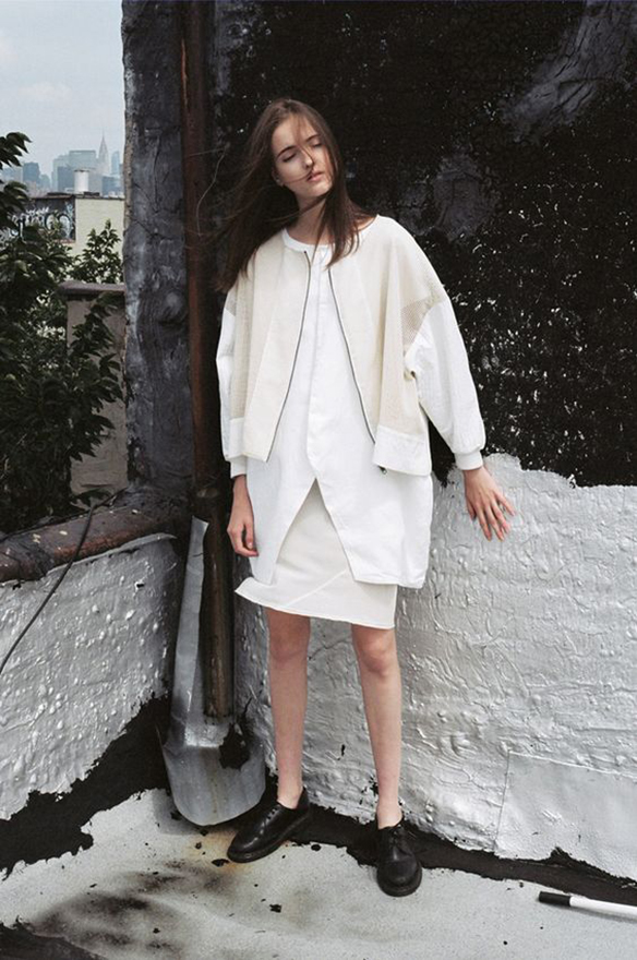 15-colgadas-de-una-percha-15-looks-we-love-outfits-bombers-chaqueta-bomber-8