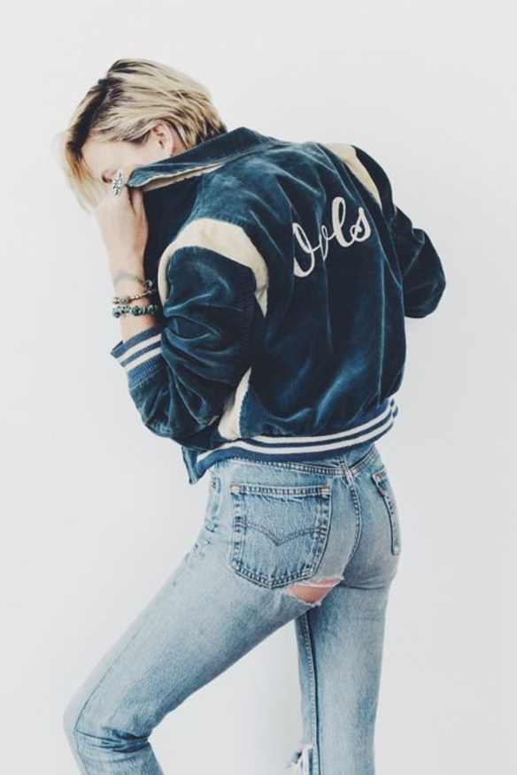 15-colgadas-de-una-percha-15-looks-we-love-outfits-bombers-chaqueta-bomber-9