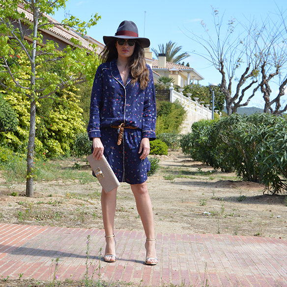 15-colgadas-de-una-percha-alicia-alvarez-pijama-pyjamas-sombrero-hat-3