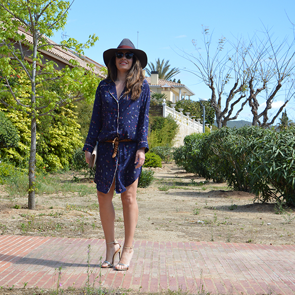 15-colgadas-de-una-percha-alicia-alvarez-pijama-pyjamas-sombrero-hat-9