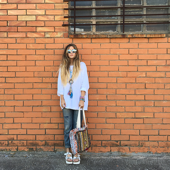 15-colgadas-de-una-percha-anna-duarte-ethnic-etnico-jeans-oversize-knit-punto-sandalias-sandals-3
