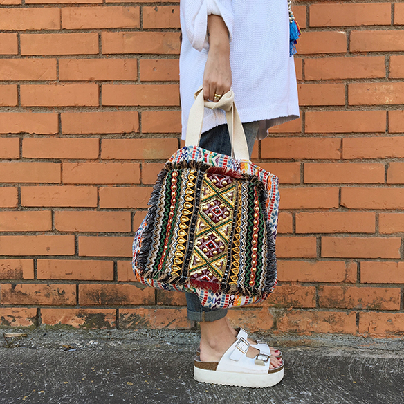 15-colgadas-de-una-percha-anna-duarte-ethnic-etnico-jeans-oversize-knit-punto-sandalias-sandals-7