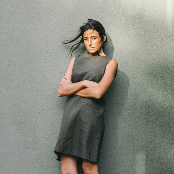 15-colgadas-de-una-percha-bebofi-pichi-verde-green-pinafore-mapache-by-dark-green-1