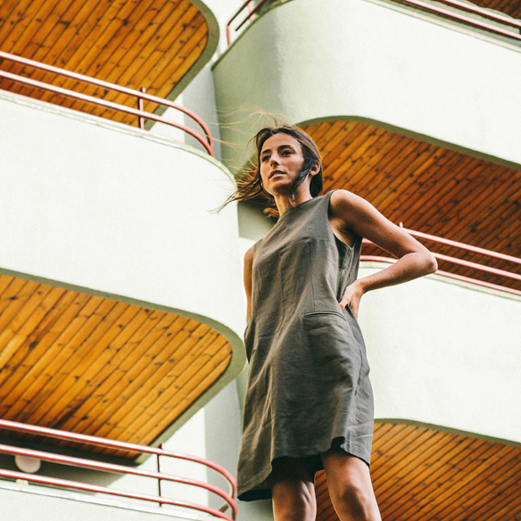 15-colgadas-de-una-percha-bebofi-pichi-verde-green-pinafore-mapache-by-dark-green-8