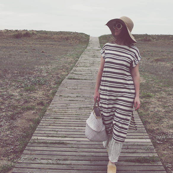 15-colgadas-de-una-percha-carla-kissler-ss-16-pv-must-have-superposicion-de-prendas-garment-superposition-vestido-culottes-dress-zuecos-clogs-1