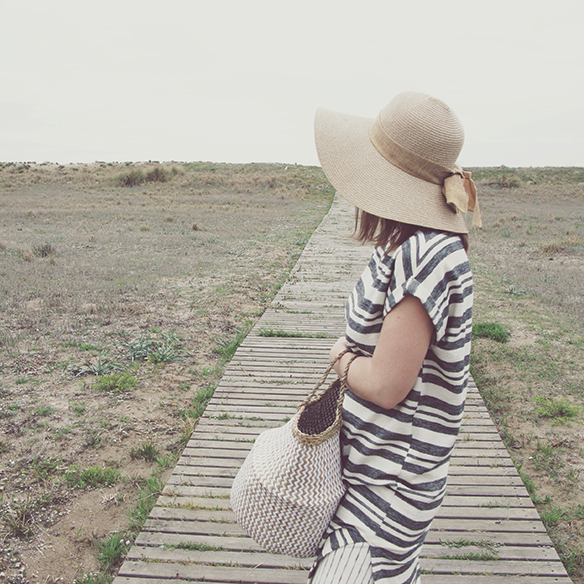 15-colgadas-de-una-percha-carla-kissler-ss-16-pv-must-have-superposicion-de-prendas-garment-superposition-vestido-culottes-dress-zuecos-clogs-2