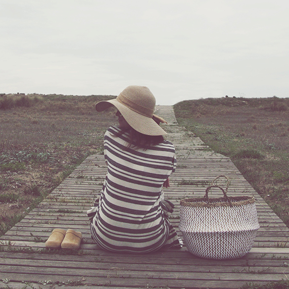 15-colgadas-de-una-percha-carla-kissler-ss-16-pv-must-have-superposicion-de-prendas-garment-superposition-vestido-culottes-dress-zuecos-clogs-3