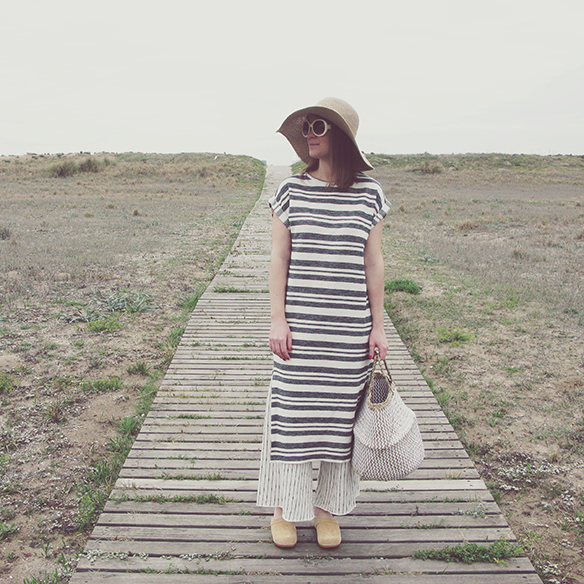 15-colgadas-de-una-percha-carla-kissler-ss-16-pv-must-have-superposicion-de-prendas-garment-superposition-vestido-culottes-dress-zuecos-clogs-4