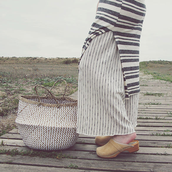 15-colgadas-de-una-percha-carla-kissler-ss-16-pv-must-have-superposicion-de-prendas-garment-superposition-vestido-culottes-dress-zuecos-clogs-7