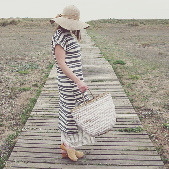 15-colgadas-de-una-percha-carla-kissler-ss-16-pv-must-have-superposicion-de-prendas-garment-superposition-vestido-culottes-dress-zuecos-clogs-9